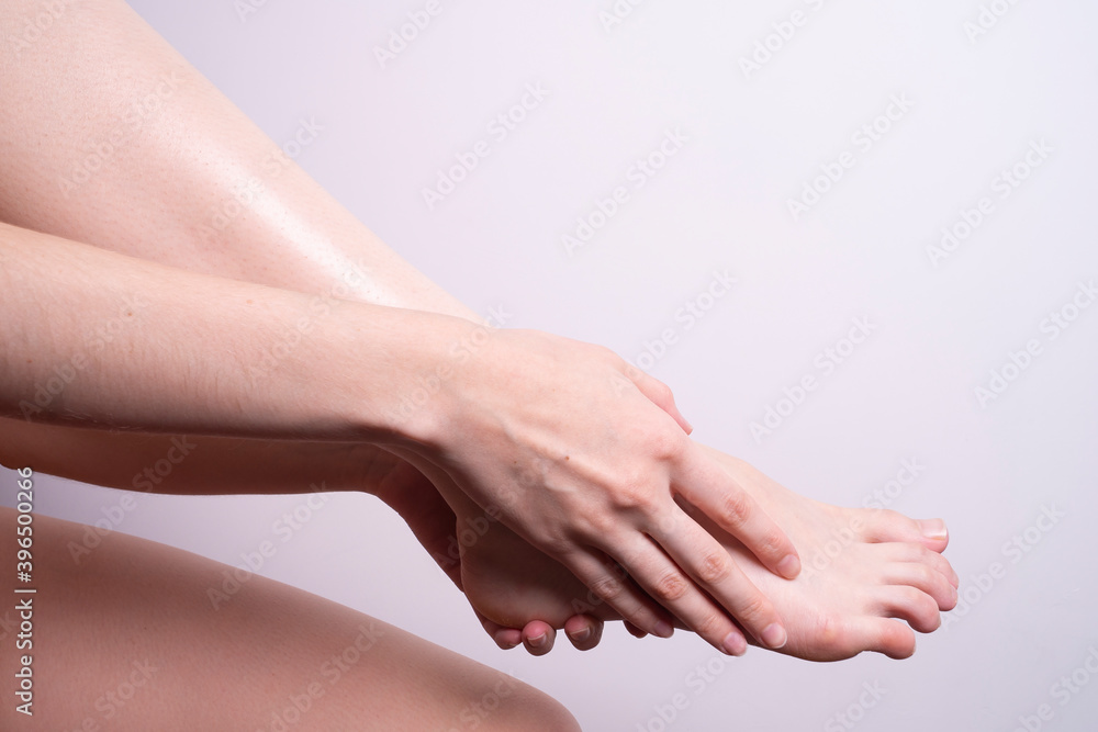 massage of leg muscles with hands, unpleasant pain in the legs massage of leg muscles with hands, unpleasant pain in the legs