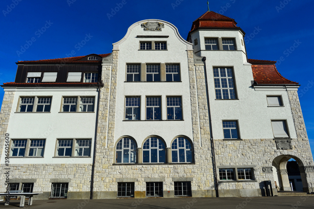 Fototapeta premium Haldenbüelschulhaus in Gossau SG