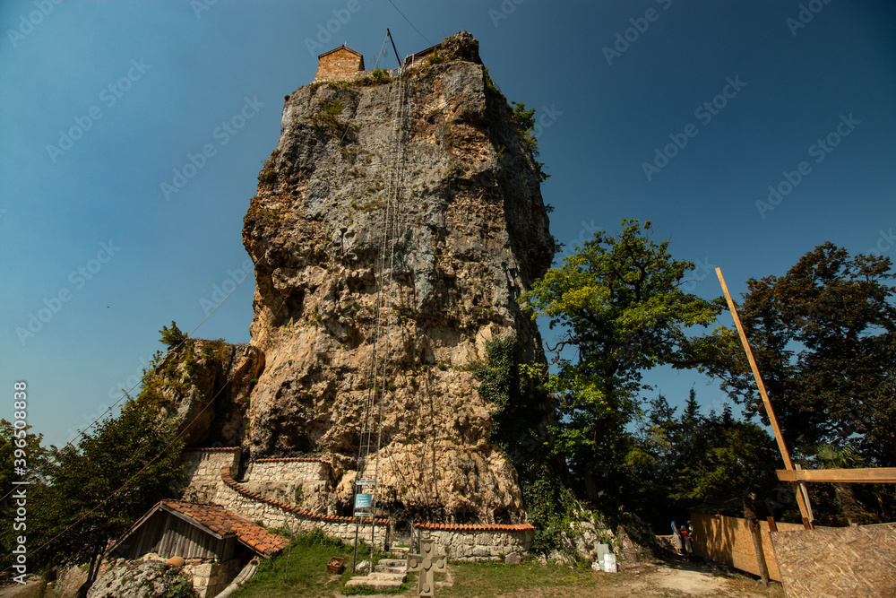 Obraz premium house at the top of the cliff