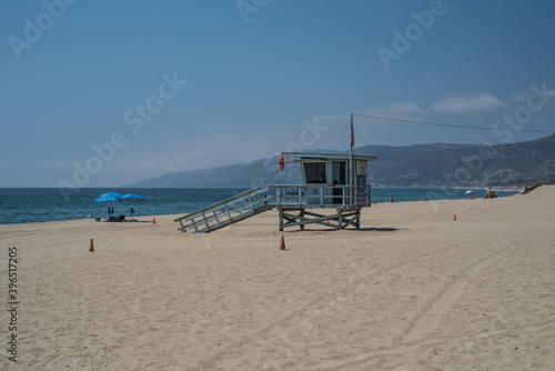 Lifeguard tower in Malibu beach, Los Angeles, California, USA © Panos