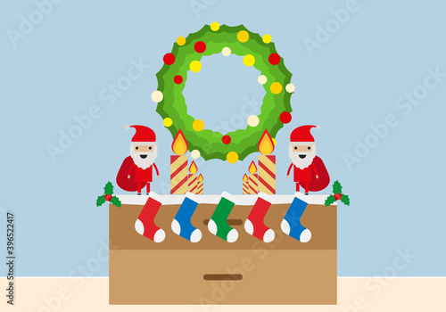 Habitación con decoración de navidad, con papa noél y guirnaldas. 