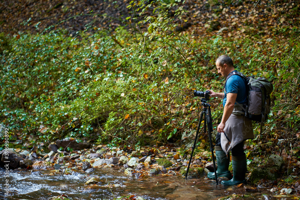 Naklejka premium Professional nature photographer