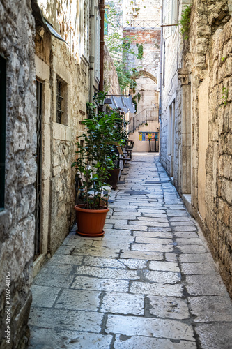 Fototapeta Naklejka Na Ścianę i Meble -  View of the old city of Split, Mediterranean architecture, narrow streets