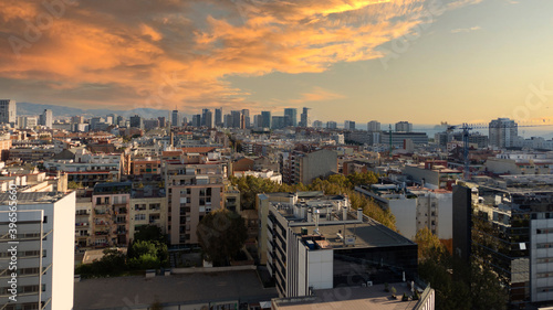 Fototapeta Naklejka Na Ścianę i Meble -  Barcelona skyline at sunrise