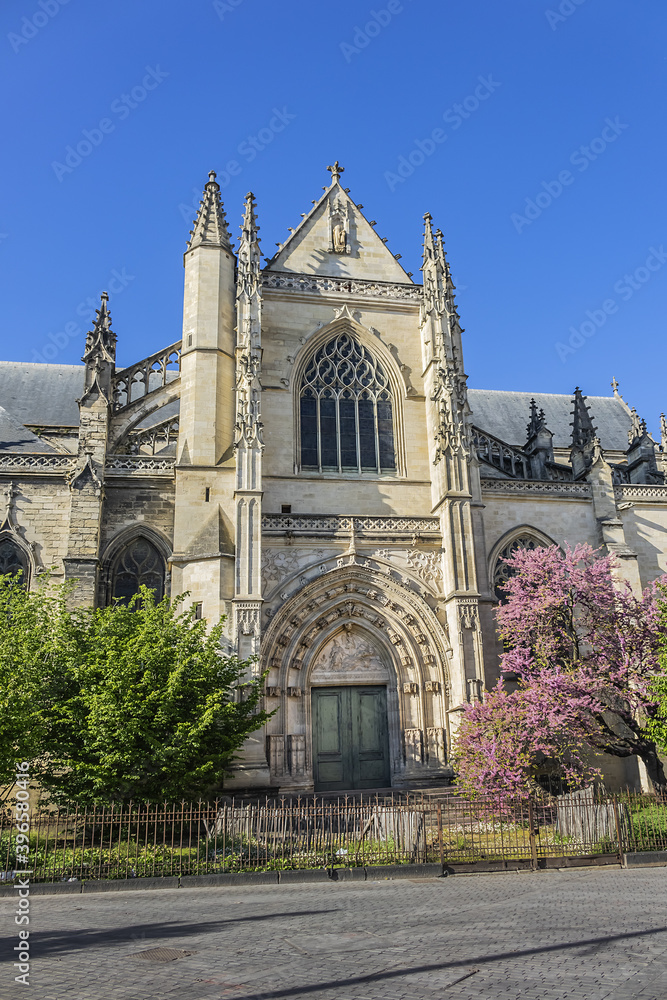 Flamboyant Gothic St. Michel Basilica (Basilique Saint Michel, XIV - XVI century) dedicated to the Archangel Michel in the Bordeaux city center. Bordeaux, France.