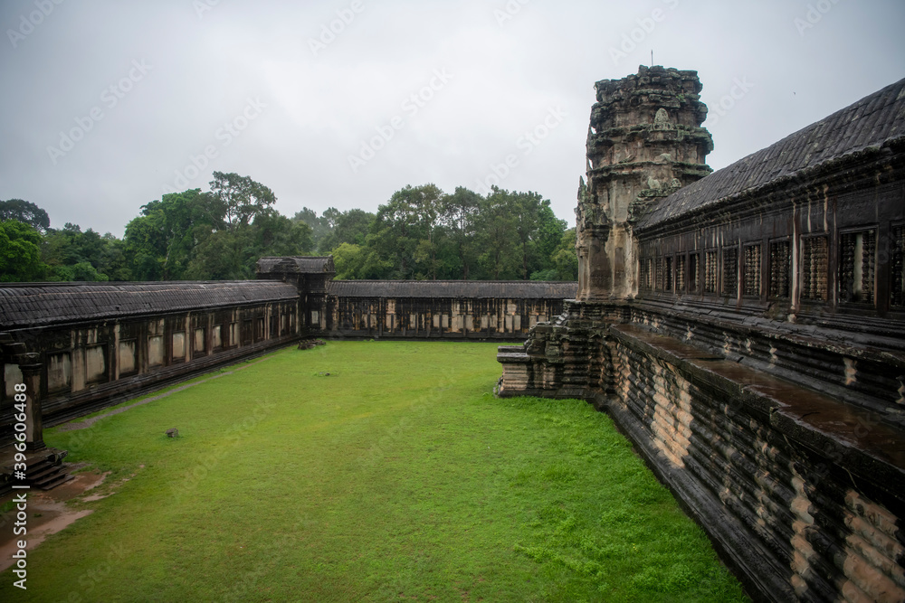 Fototapeta premium Angkor Wat is the largest temple in the world, it rains in the rainy season (Cambodia, 2019)