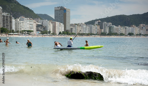  Citizens are preparing to go boating. Copacabana Fort