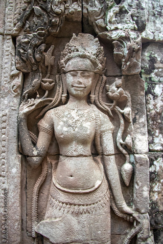 Femme souriante  relief du temple Bayon    Angkor  Cambodge 