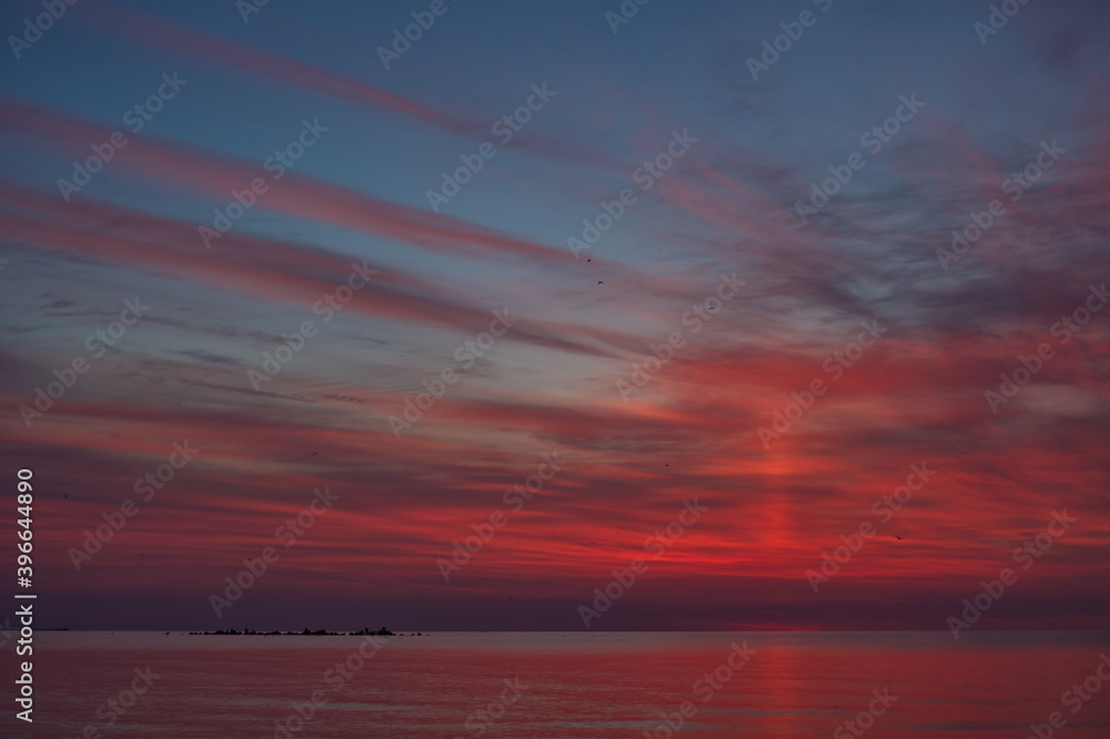 Fototapeta premium Sunset over the sea