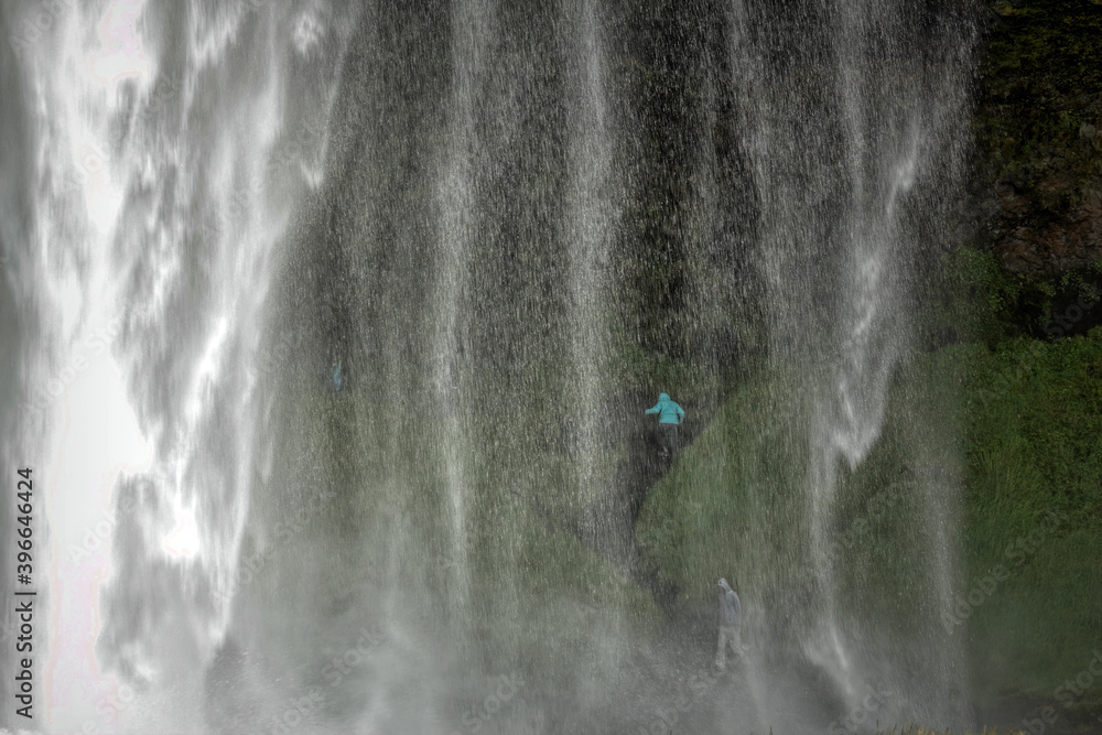 Fotografie Behind the waterfall in Iceland