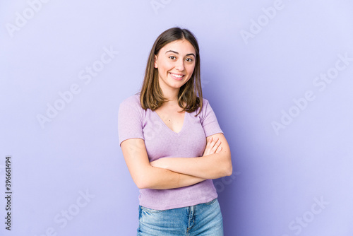 Young caucasian woman who feels confident, crossing arms with determination.