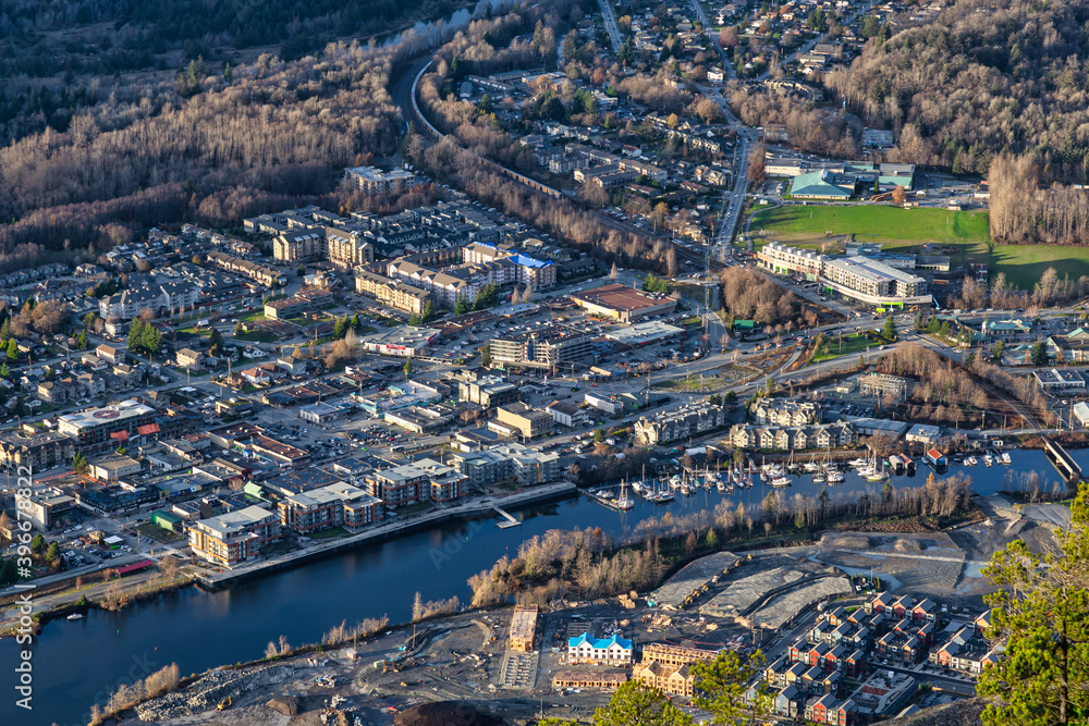 Obraz premium Aerial View of Squamish City during a sunny sunset. Taken from Chief Mountain, near Vancouver, British Columbia, Canada.