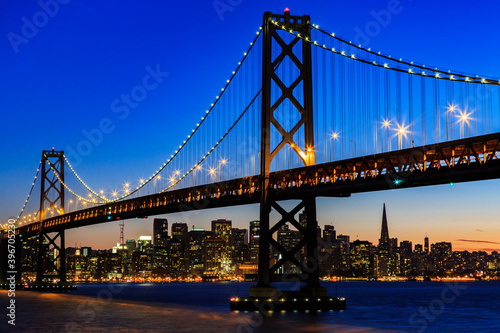 Fototapeta Naklejka Na Ścianę i Meble -  Bay Bridge and San Francisco at sunset