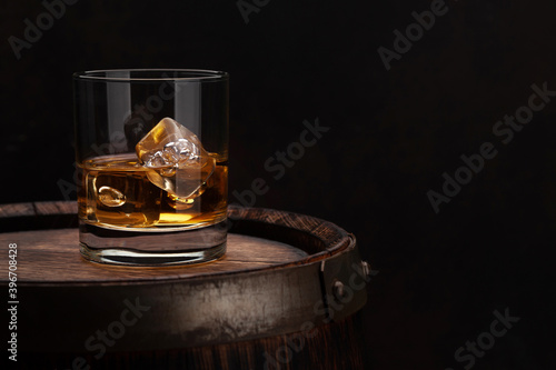 Fototapete Scotch whiskey glass