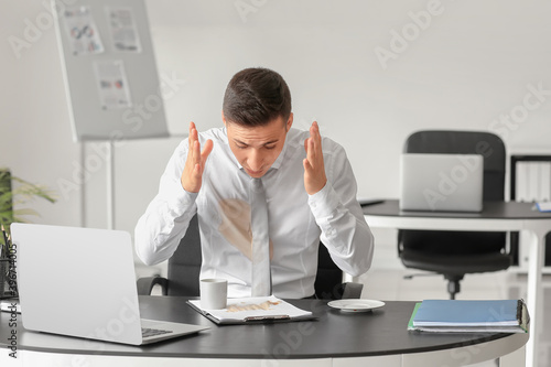 Stressed young businessman ...