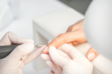 Stickers Manicure Nagellak verwijderen met elektrische frees  © okskukuruza