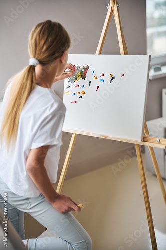 Beginner painter working at her home studio