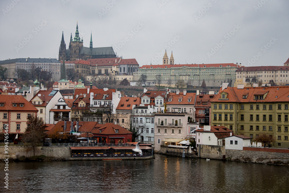 Obraz premium Vltava River and Prague Castle upon a hill