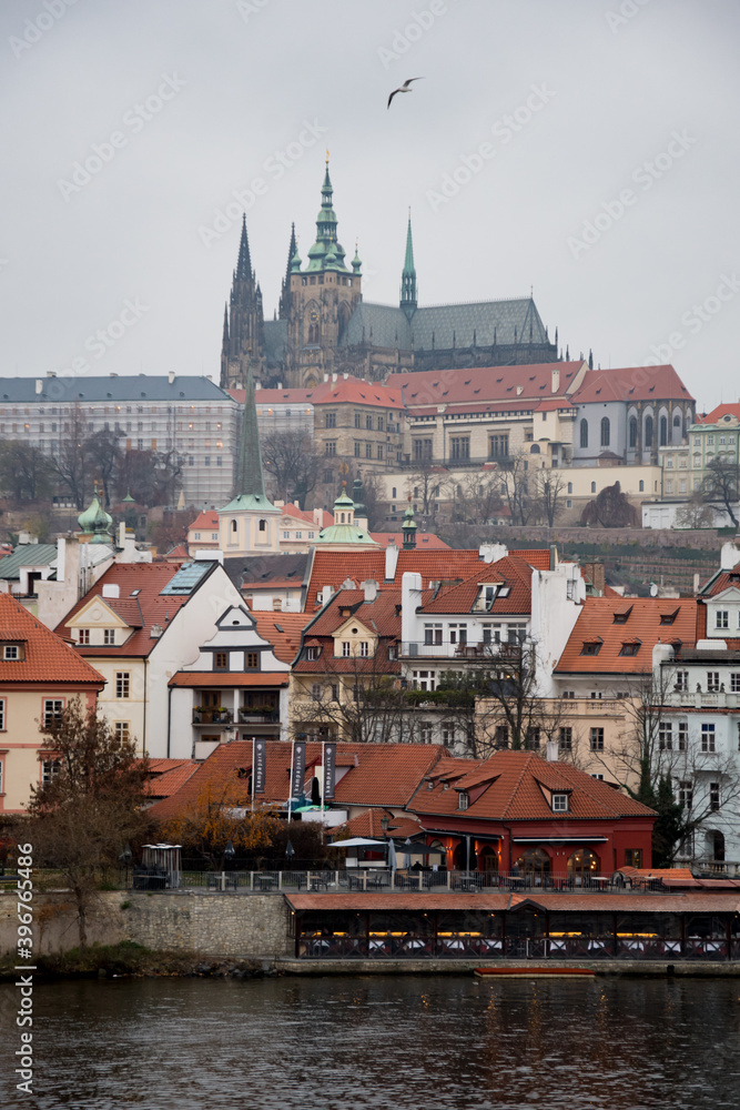 Obraz premium Vltava River and Prague Castle upon a hill