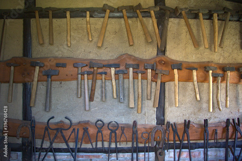 Obraz na płótnie A wall fitted with a blacksmiths equipment w salonie