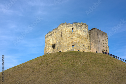 Obraz na płótnie old fortress tower in the city w salonie