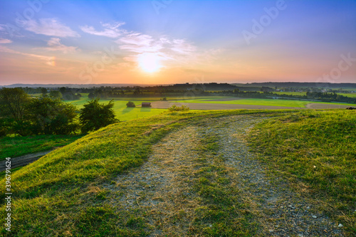 Sonnenuntergang im Sommer von Berg in Bayern