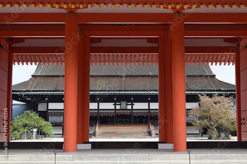 Shishinden Main Hall of Kyoto Imperial Palace behind Jomeimon Gate. Inscription: 紫宸殿 "Shishinden"