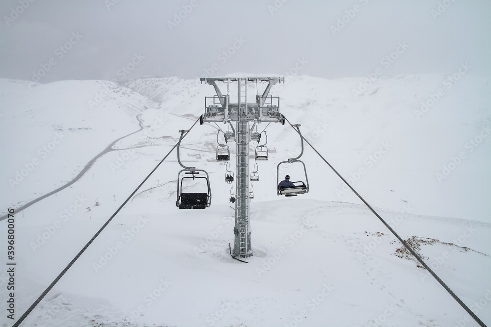 Obraz premium Ski lift on bright winter day