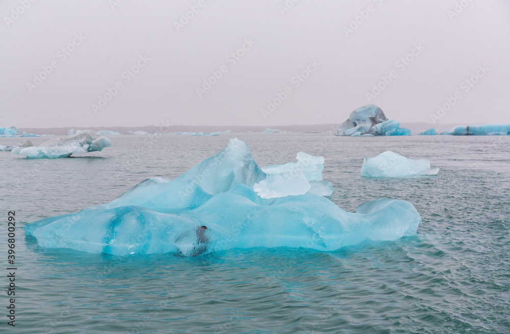 Jokulsarlon glacier lagoon, Jokulsarlon, Vatnatjokull glacier, Southern Iceland, Iceland, Europe Jokulsarlon glacier lagoon, Jokulsarlon, Vatnatjokull glacier, Southern Iceland, Iceland, Europe