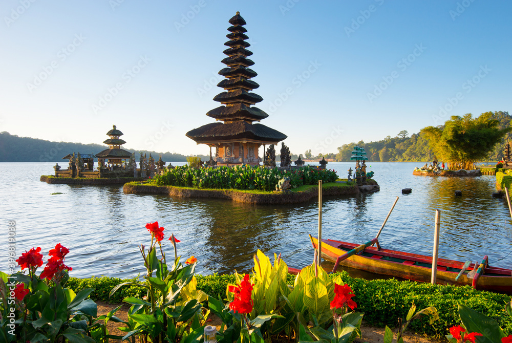 Pura Ulun Danu Bratan, Hindu temple on Bratan lake - Bali, Indonesia Pura Ulun Danu Bratan, Hindu temple on Bratan lake - Bali, Indonesia