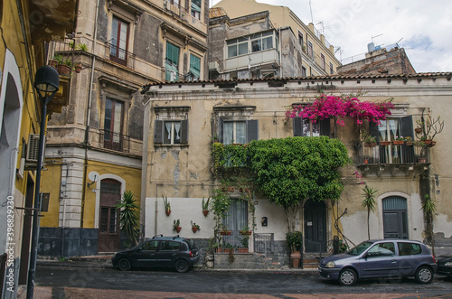 Fototapeta Naklejka Na Ścianę i Meble -  Old street in Sicily, Italy