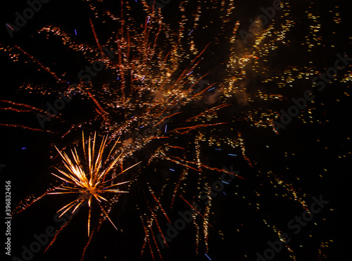 Abstrakte Funken Lichter von einem Silvester Feuerwerk Langzeitbelichtung