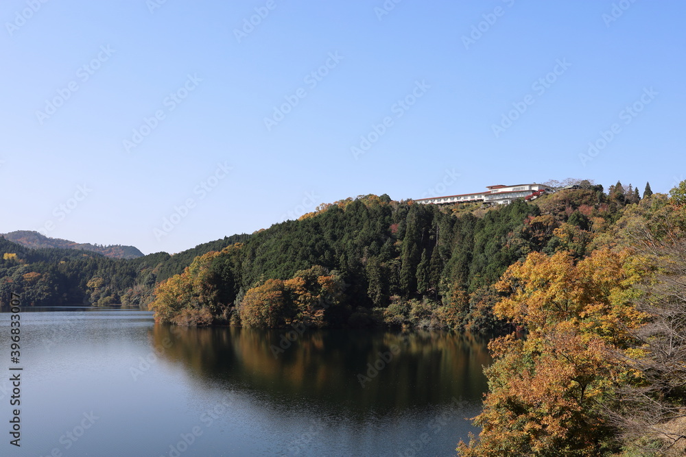 湖上のホテル　青蓮寺湖