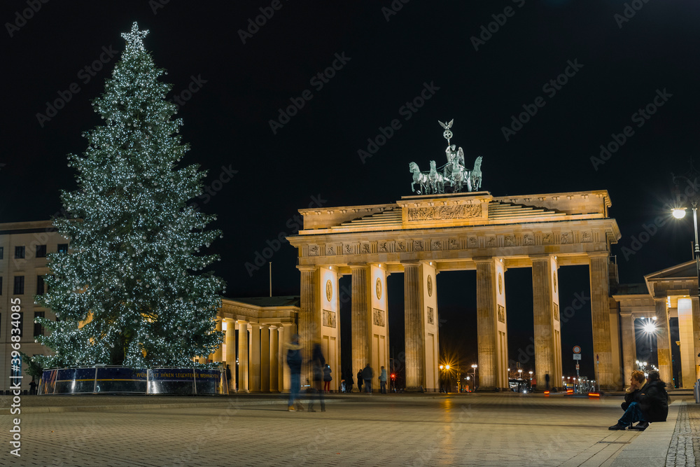 Christmas Tree on brandenburg gate in berlin, christmas tree in front of the brandenburg gate
