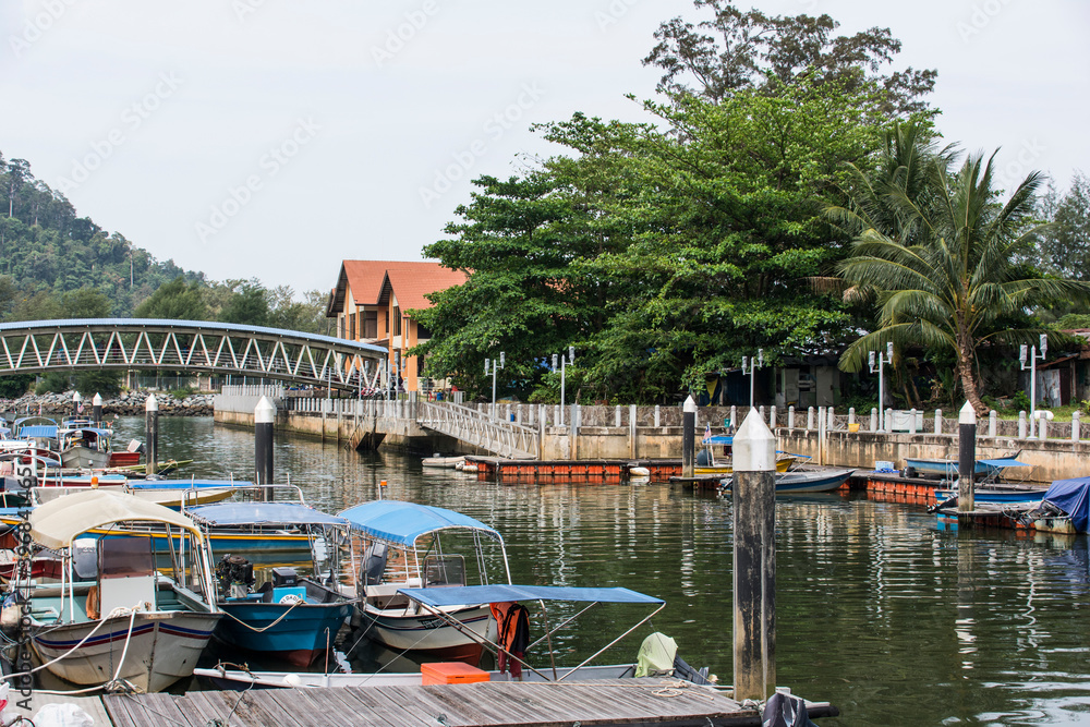 Kleiner Hafen von Tekek auf Tioman/Malaysia.