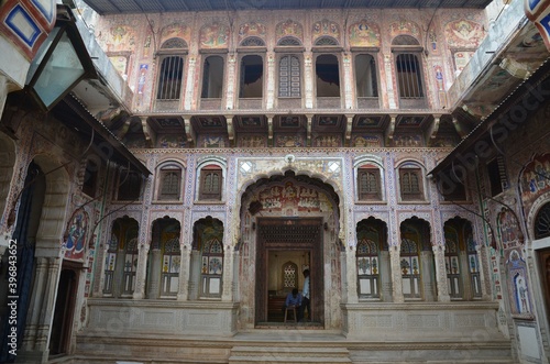 Hidden jewel offside the touristic trails: the city of Bikaner with its wonderfully painted houses