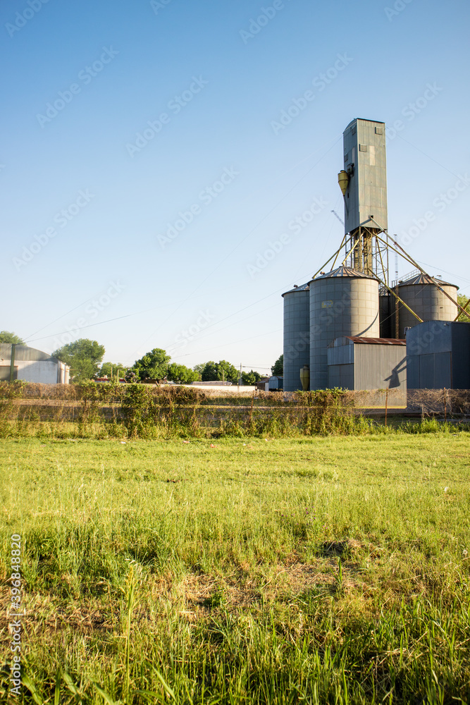 Silos plant for the storage and drying of cereal Silos plant for the storage and drying of cereal