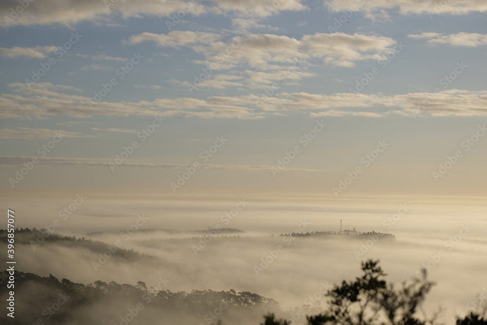 Vista do nevoeiro na serra