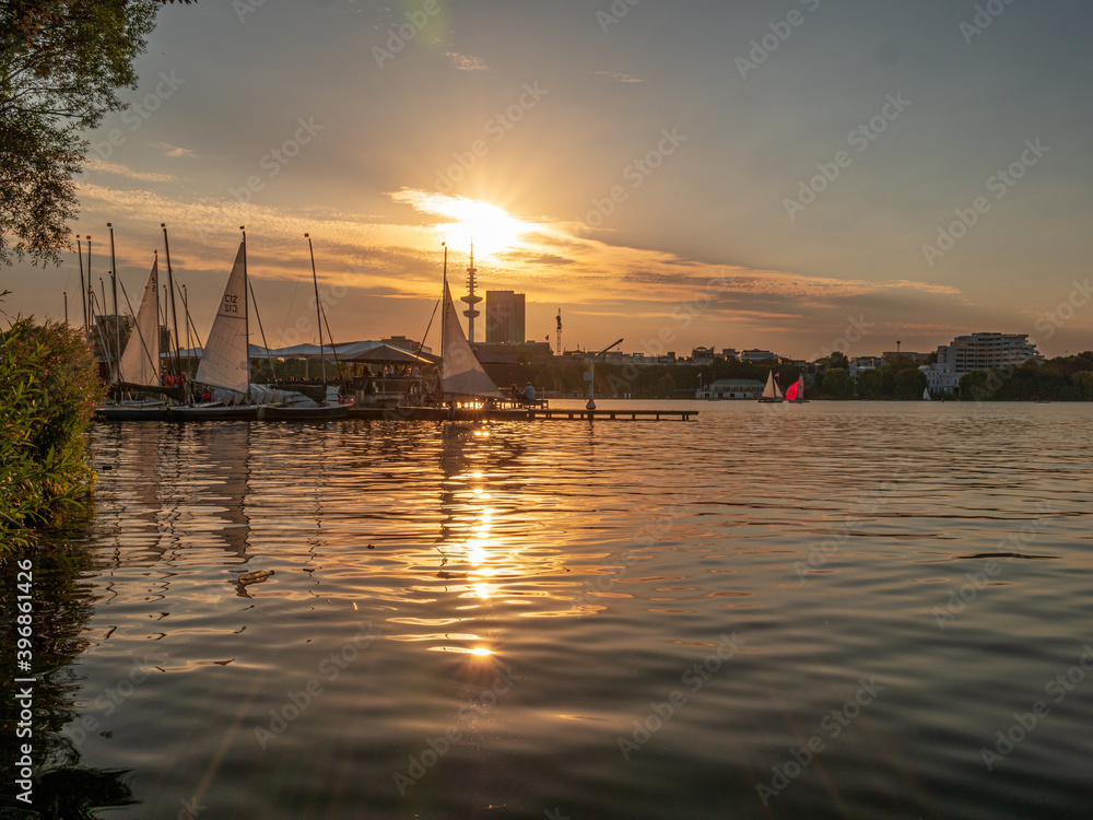 Naklejka premium Hamburg Alster Lake life during summer time