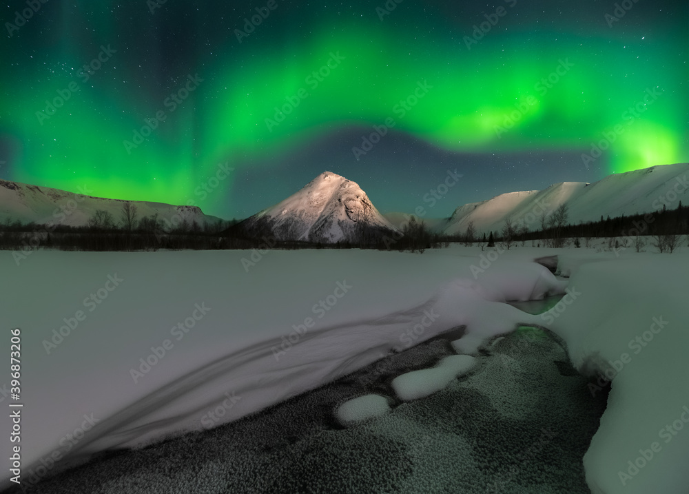 Naklejka premium Beautiful northern lights, stunning Arctic regions, popular travel destinations in Europe.