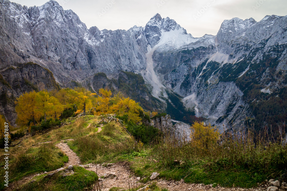 Fototapeta premium Beautiful autumn for hike in the mountains. Triglav national park in Kranjska Gora, Slovenia.