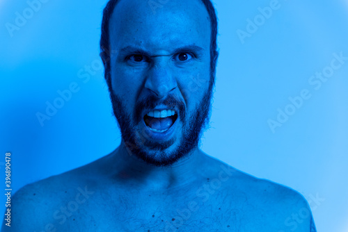 Fotografi naked angry man screaming