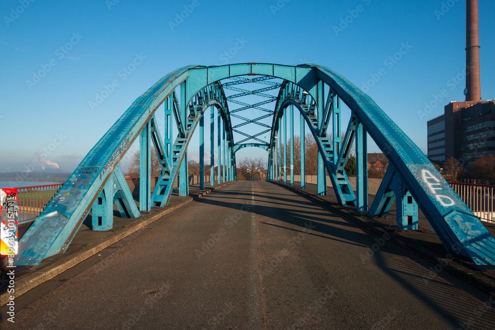 Bassinbrücke über den Eisenbahnhafen in Duisburg-Ruhrort
