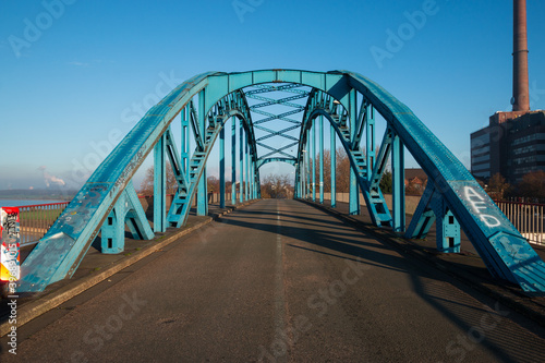 Bassinbrücke über den Eisenbahnhafen in Duisburg-Ruhrort © mitifoto