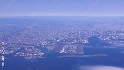 東京都にある東京国際空港の空撮
 photo