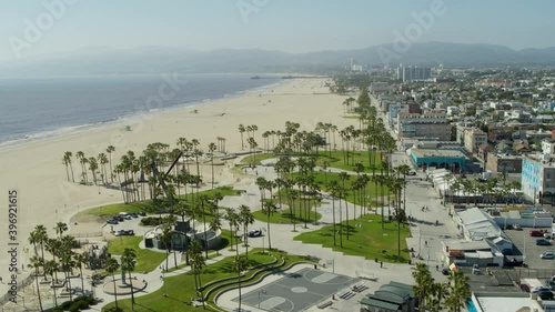 Venice beach-boardwalk aerial Covid19 2