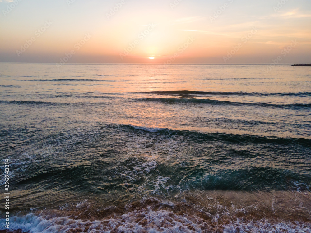 Obraz premium Soft haze and pastel coloured sunrise seascape