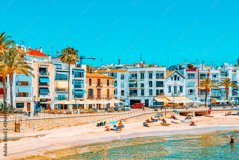 Obraz premium View of the beach and the sea shore of a small resort town Sitge