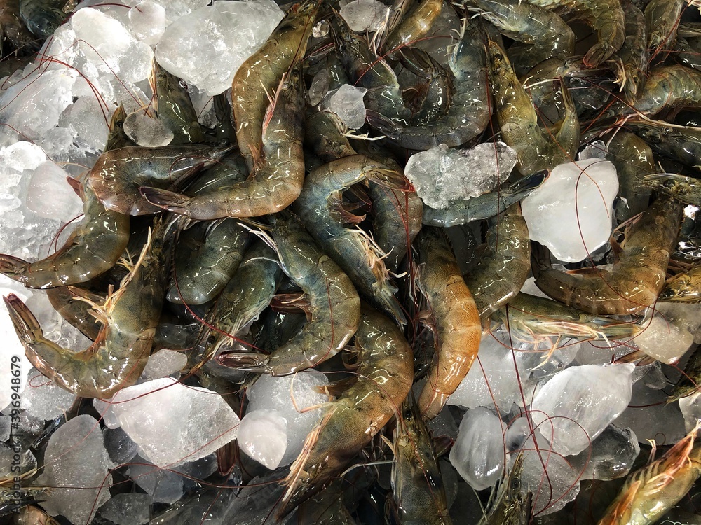 Fresh shrimp to cook raw material. Fresh frozen shrimp in the supermarket Fresh shrimp to cook raw material. Fresh frozen shrimp in the supermarket