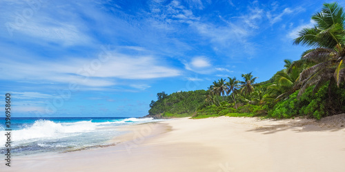 Fototapeta Naklejka Na Ścianę i Meble -  beautiful paradise beach,white sand,turquoise water,palms, seychelles